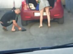 Une amatrice chaude est video dexe gratuit devant la caméra, recevant une bite dans la chatte