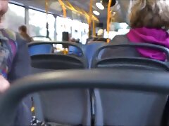 Une video amatteur femme chaude nous montre ses mouvements et aussi comment elle lèche les couilles et la bite