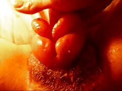 Deux nanas qui sex en video gratuit aiment sucer des bites font un trio avec un mec