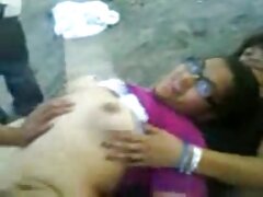 Deux salopes qui aiment s'amuser avec un mec font un trio video gratuite sodomie