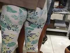 Une salope manipule une bite et elle se fait ensuite video erotique vf bien baiser