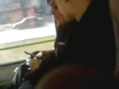 Une fille aux petits seins video sexe alateur naturels taquine son clitoris avec ses doigts