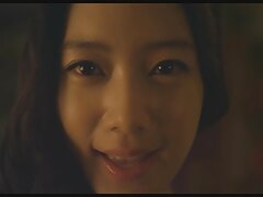 Une nana chaude avec des poils sur vidéo pornographique xxx la chatte se fait pénétrer et elle adore ça