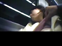 MILF remarquable analysée par un masseur tatoué sur une vidéo x porno gratuit table