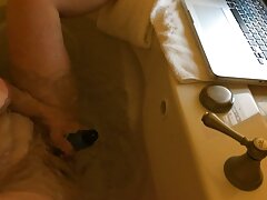 Des lesbiennes chaudes se lèchent sur le video de pornodingue parquet devant nous