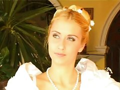 Monter une énorme bite avec la chatte n'est pas assez chaud video cochonne streaming pour une brune vigoureuse