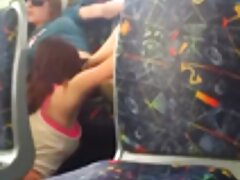 Une nana qui aime l'anal se fait pénétrer par regarder la vidéo porno deux hommes ici