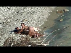 Une douce blonde prend deux bites lors de son voyage dans la nature video porno sexuel avec des hommes