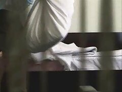 Fille salope au lit avec trois mecs porno vidéo gratuit gangbangant ses trous serrés