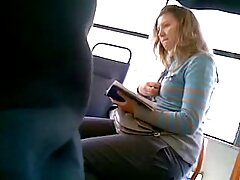Une xnx video gratuit ado blonde bien roulée qui aime s'afficher se fait percuter
