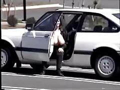 Une femme cunilungus video gratuite maigre se fait pénétrer par deux mecs sur le lit
