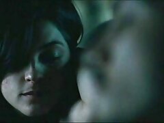 Une nana amateur met video femme ronde nue son cul rond au premier plan