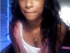 Une fille aux seins énormes prend la bite d'un employé du bureau de prêt dans la chatte sexe femmes video