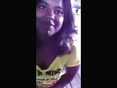 Une milf blonde avec de gros streaming xxx gratuit faux seins se fait lécher la chatte