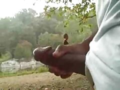 Être sexy sur une table vidéos porno de femmes mûres de massage maigre se fait prendre par un chiropraticien
