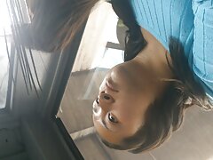 Un couple est par terre et video prno gratuite ils font l'amour ensemble
