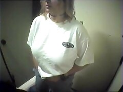 Adorable petite renarde ouvre la bouche pour video amateuretsexe avoir une bite à l'intérieur