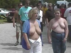 La mignonne russe aux petits seins n'est jamais fatiguée du sexe avec son petit ami tukif meilleur video