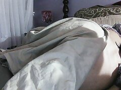 Une livreuse aux gros seins pour de l'argent fait l'amour avec video de sexe amateur un client