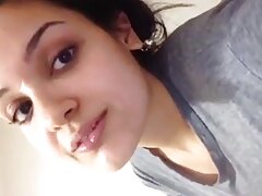 Une video branlette gratuite douce chose nous présente son corps très sexy sur le canapé
