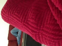 Une sexe amateur streaming amatrice sexy en bikini prend soin d'une bite