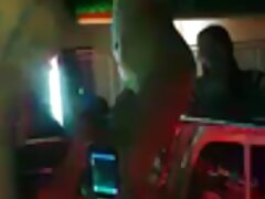 Blonde travaille dans un salon de coiffure et baise des vidéos porno gay gratuit hommes attirants