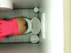 Lezzies aux gros seins avec des clip de sexe gratuit corps tatoués essaient la célèbre position soixante-neuf