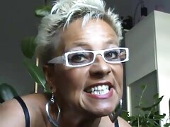 Une femme noire aux vidéo porno en streaming seins naturels géants se fait éjaculer