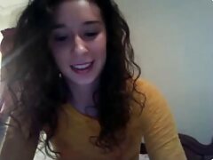 Une salope maigre aux seins naturels video sexe amateur sent une bite dans le cul