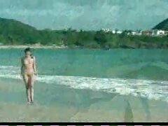 Une blonde videos pornos noir qui aime se faire toucher se fait baiser sur le canapéA