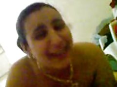 Une adolescente video gratuite sexe hard pleure de plaisir sexuel quand la machine à baiser fait son travail