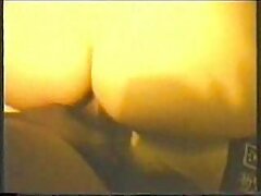 Une brune croit qu'une vidéo sex porno gratuit grosse bite noire en tushy guérit son cœur brisé