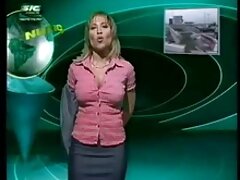 Deux jolies dames se lèchent pendant vidéos x adulte que le mec joue en VR