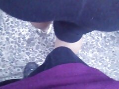 Une MILF aux beaux seins ronds se fait baiser sur une table porno video hd gratuit de massage