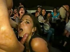 Une asiatique aux meilleur video tukif petits seins se fait lécher et défoncer par un étalon