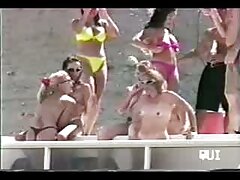 Blonde enlève son bikini puis se fait pilonner voir des videos sexy la chatte