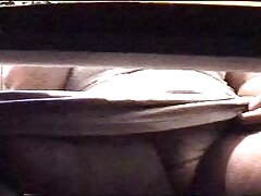Une bimbo sex video femme fontaine sensuelle qui adore se faire baiser en groupe se fait sodomiser