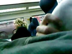 Jeune bombasse blonde se fait défoncer par un video sexe femme black mec plus âgé