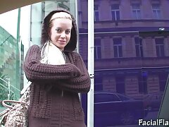 Une vidéo x porno vidéo x porno asiatique chaude qui est dans ses bas se fait pénétrer