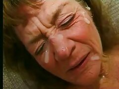 Une blonde sensuelle place sa langue sur une video sexe tu kif bite dans un glory hole