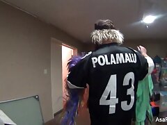 Cette gratuit video x trans en chaleur se fait gangbanger par des étalons