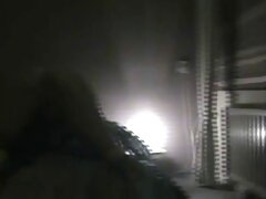 Une chienne noire torture une mignonne asiatique à vidéo de sexe amateur l'aide de jouets sexuels dans une scène BDSM