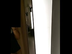 Une nana noire en uniforme se prend une bite dans la bouche vidéo pornographique gratuit