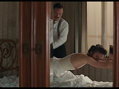 Une fille a aidé un je veux voir des vidéos de sexe homme dans l'exercice de ses fonctions en lui donnant la chatte