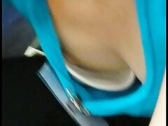 Scarlet Red reçoit un soin du visage après une bonne baise dans la salle de video erotique entre femmes gym
