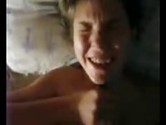 Petite poule mouillée se masturbe avec les doigts et son gode meilleur video porn préféré